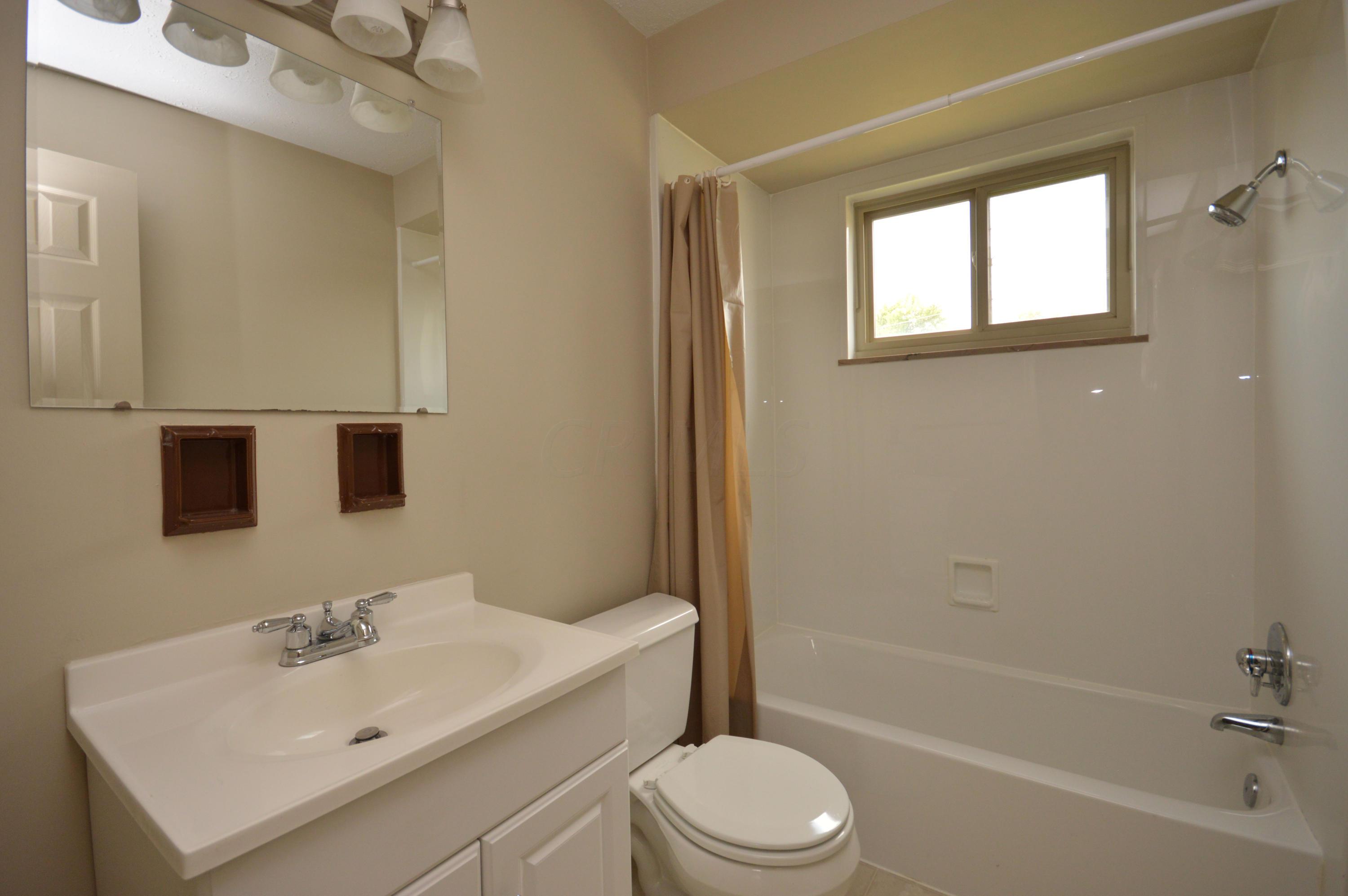 1870 Kentwell Road Columbus, OH 43221 - Photo 17 of 20