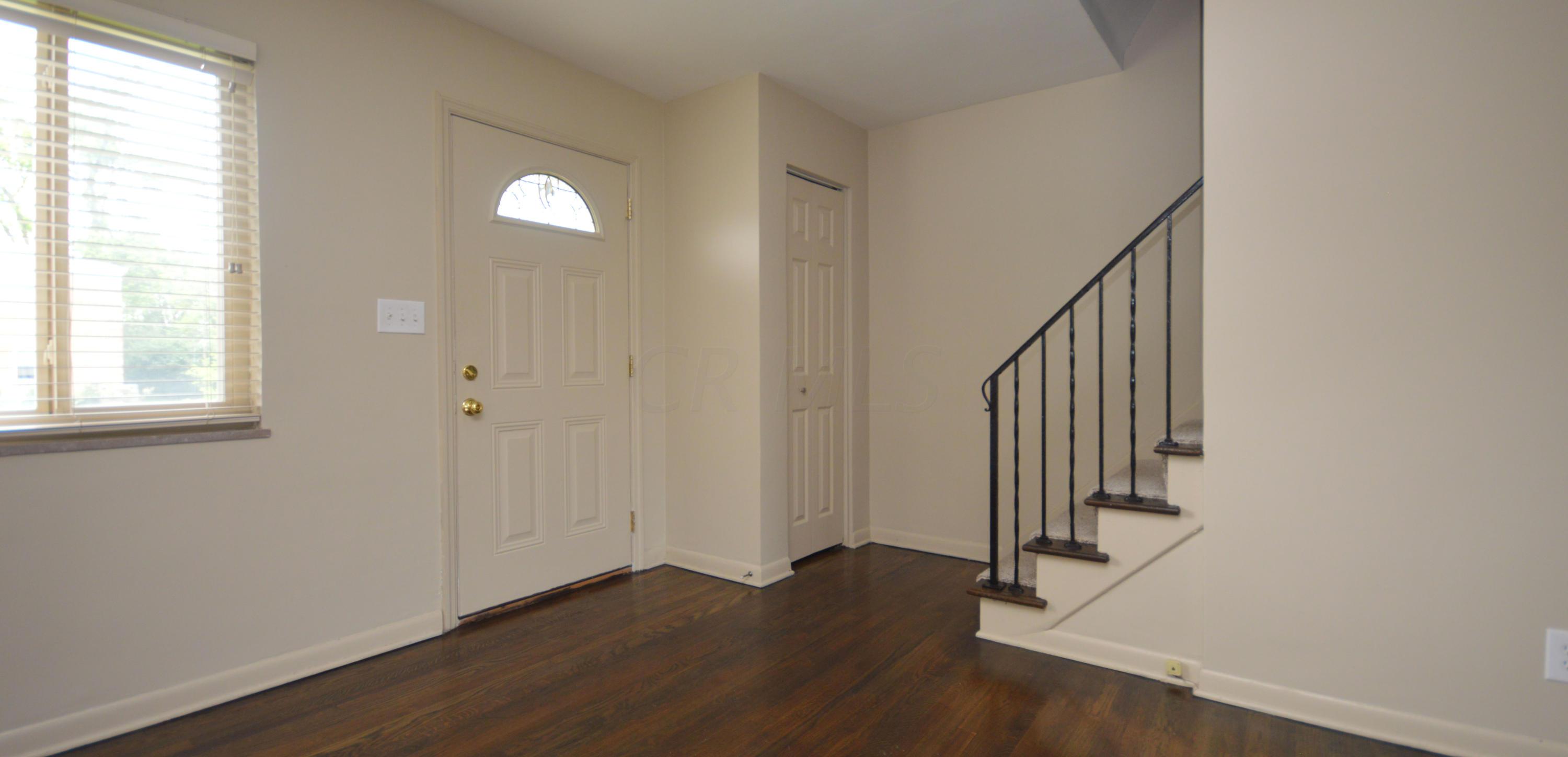 1870 Kentwell Road Columbus, OH 43221 - Photo 3 of 20