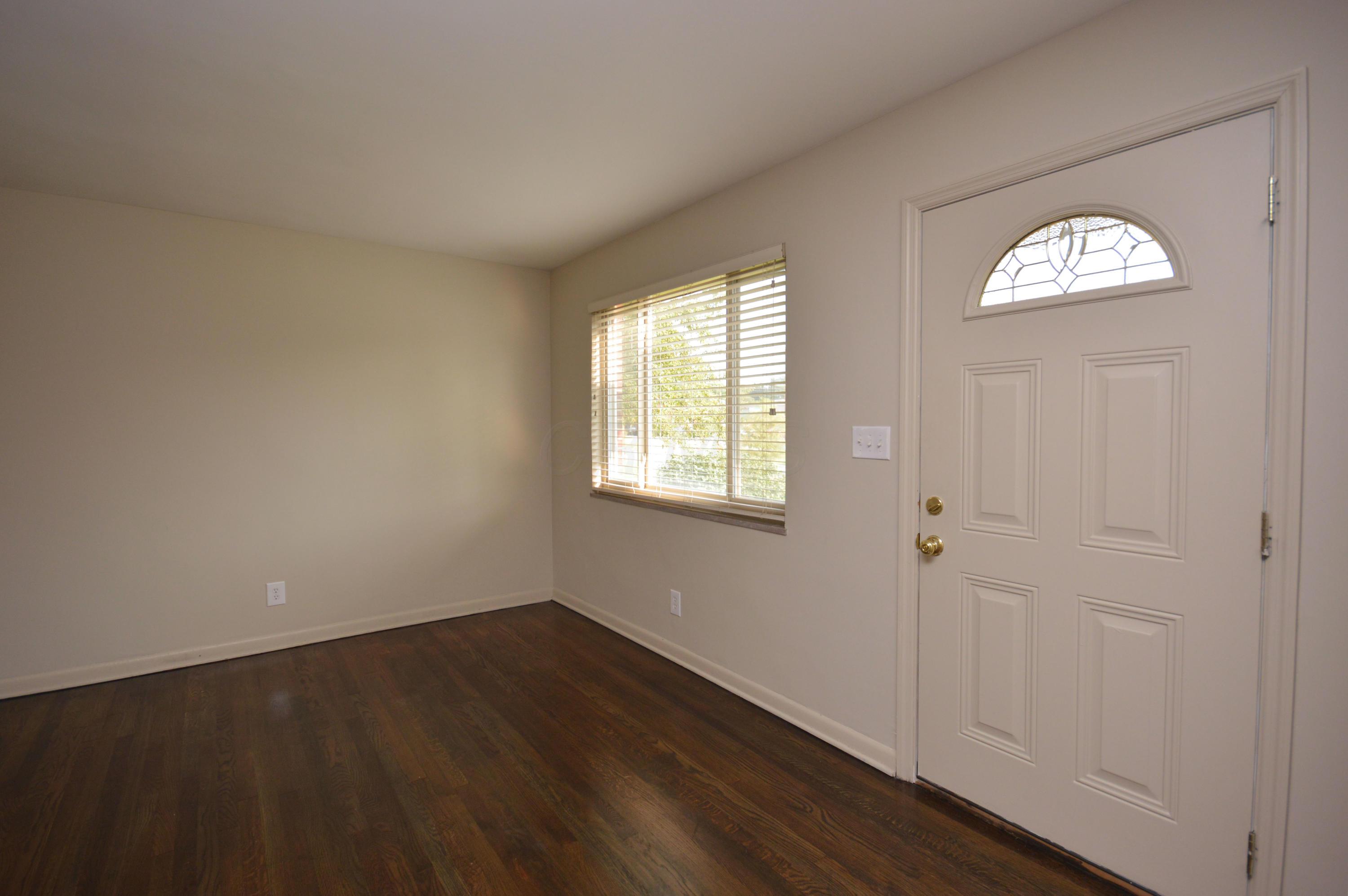 1870 Kentwell Road Columbus, OH 43221 - Photo 4 of 20