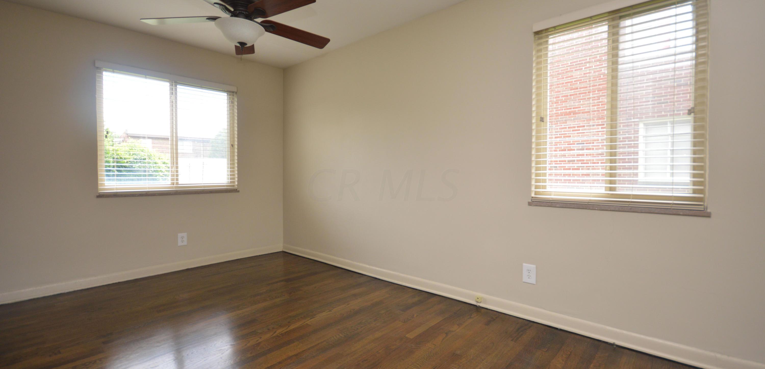 1870 Kentwell Road Columbus, OH 43221 - Photo 7 of 20