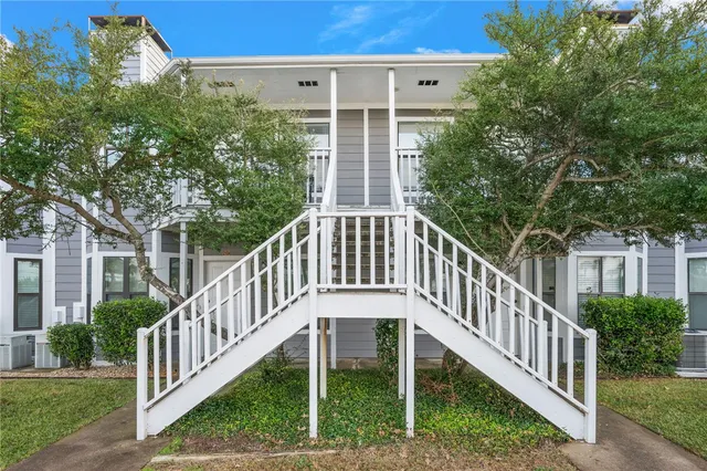 a view of a house with backyard and porch