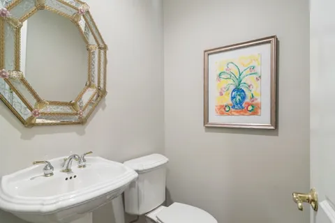 $1,299,000 | 672 Balmoral Court, Lake Forest, IL 60045