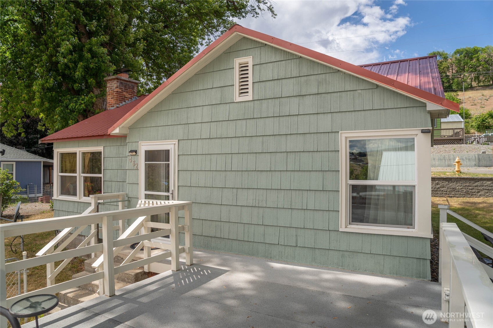 462 Beach Street Pateros, WA 98846 - Photo 14 of 30 a backyard of a house with table and chairs