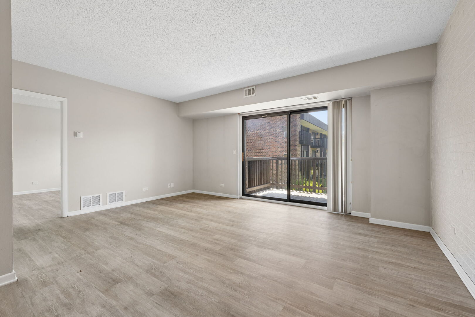 1424 Woodbridge Road, Unit 2B Joliet, IL 60436 - Photo 9 of 28