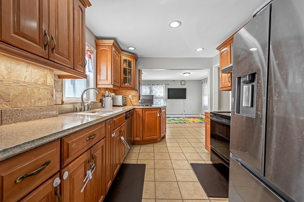 41 Dellwood Road Worcester, MA 01602 - Photo 9 of 29