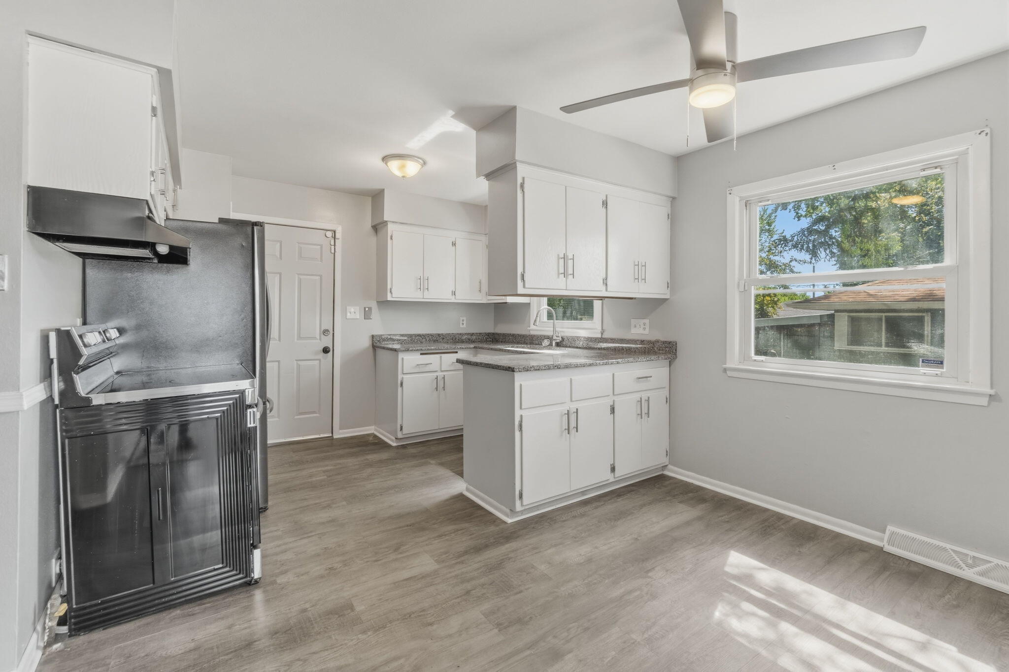10501 West Silver Spring Drive Milwaukee, WI 53225 - Photo 3 of 57 29-web-or-mls-_DSC7949-HDR