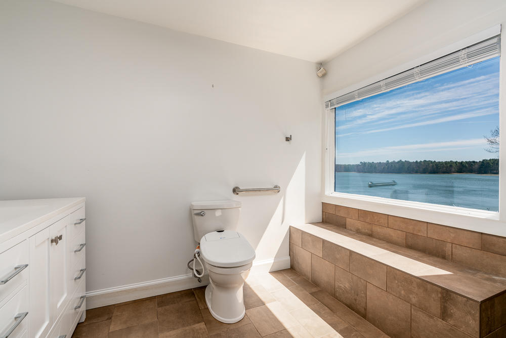 22 Arnold Road Freeport, ME 04032 - Photo 21 of 35 22arnoldroad-24