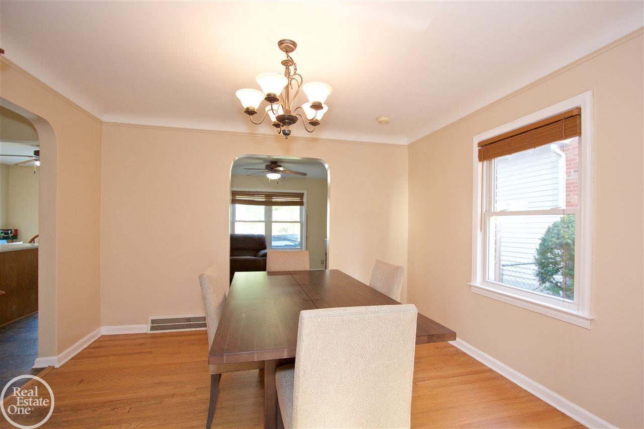 1760 Hampton Road Grosse Pointe, MI 48236 - Photo 21 of 51 31334768-20.JPG
