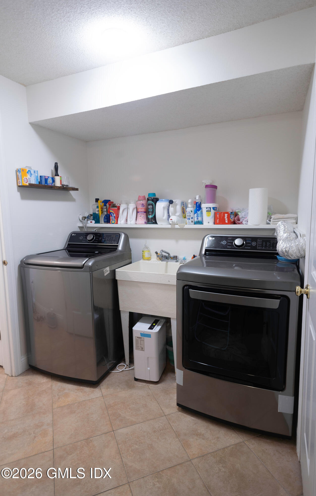 150 Prospect Street, Unit 7 Greenwich, CT 06830 - Photo 4 of 24 IMG_4235