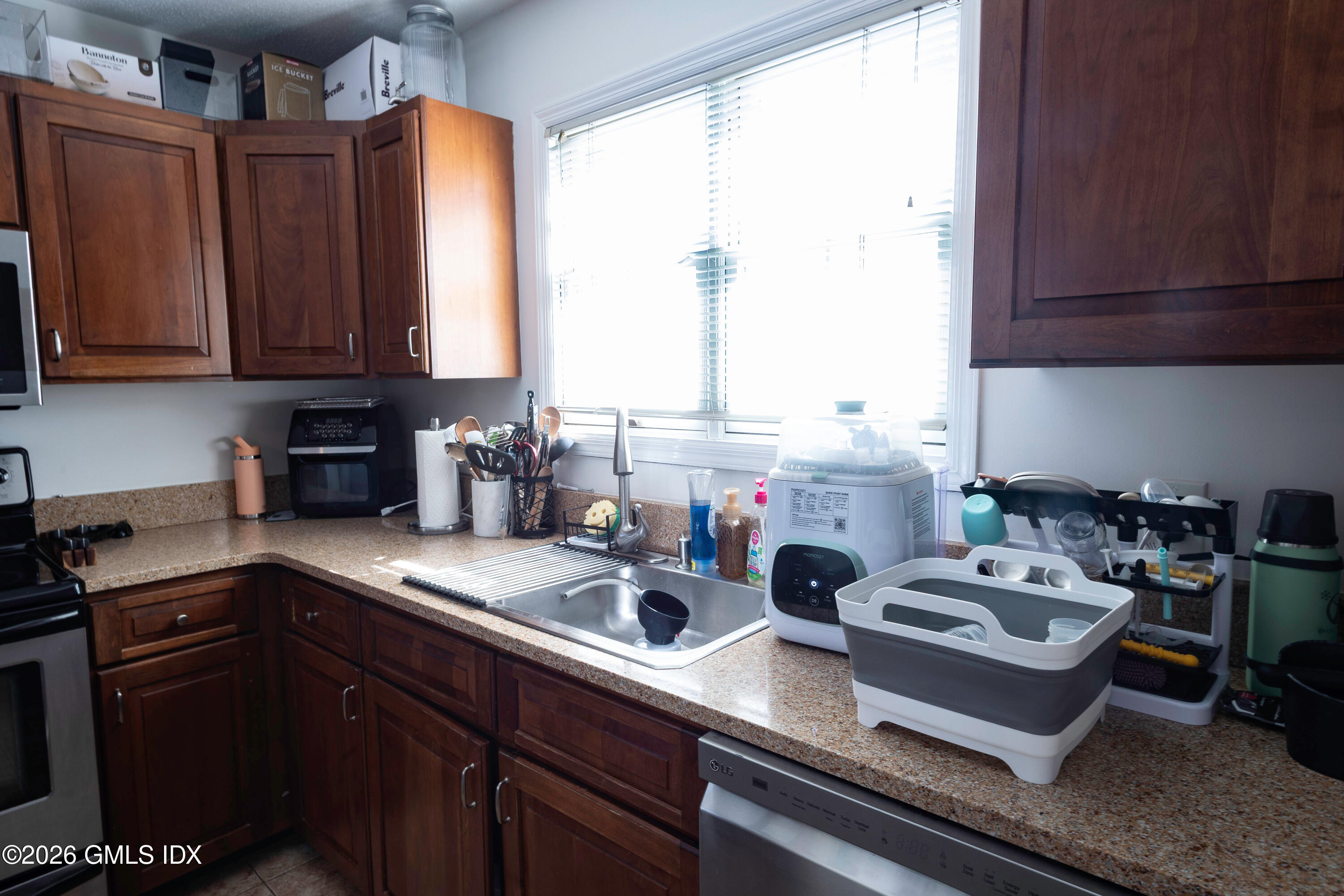 150 Prospect Street, Unit 7 Greenwich, CT 06830 - Photo 6 of 24 IMG_4226