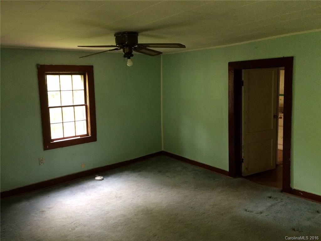 944 Hunter Ck Road Marshall, NC 28753 - Photo 8 of 23 Gallery Image 8