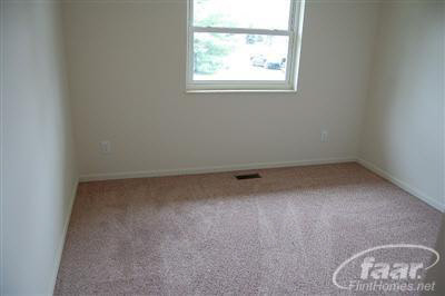 7392 North Nichols Road Flushing, MI 48433 - Photo 6 of 18 20192319-5.JPG