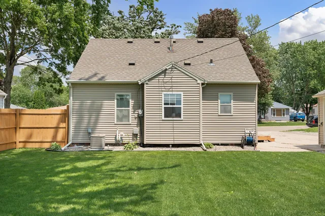 $208,000 | 221 East Park Street, Owatonna, MN 55060