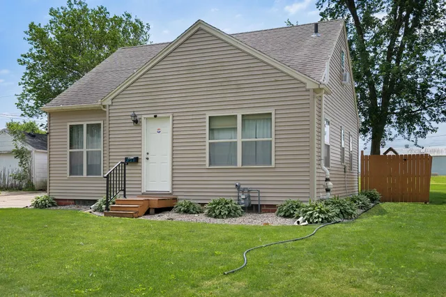 $208,000 | 221 East Park Street, Owatonna, MN 55060