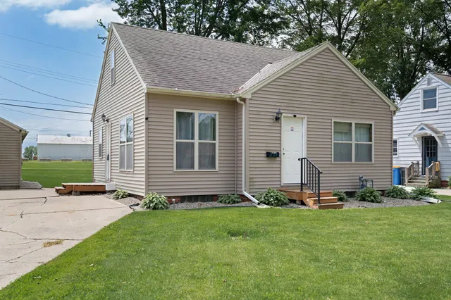 $208,000 | 221 East Park Street, Owatonna, MN 55060