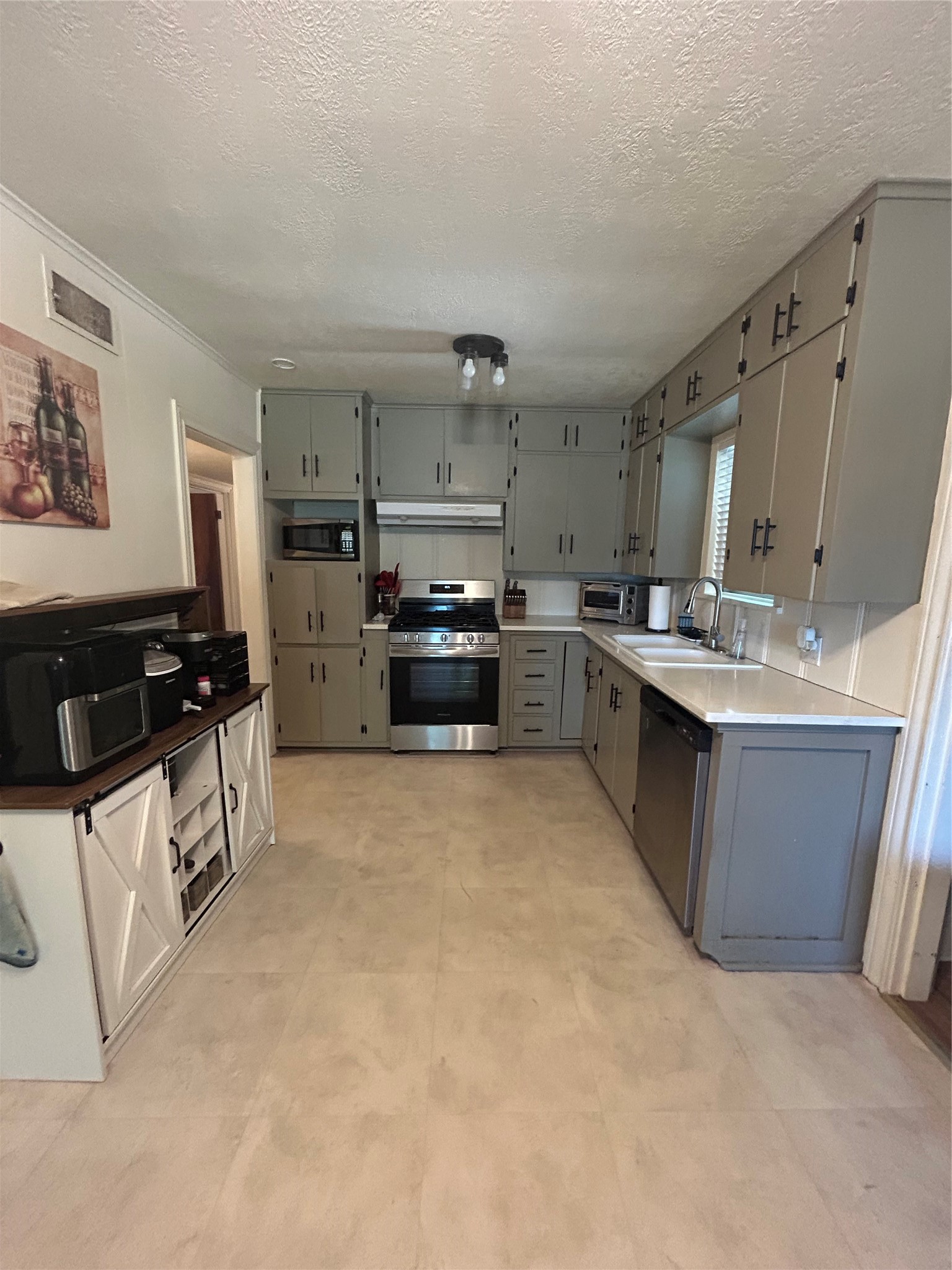 317 Harbert Street Columbus, TX 78934 - Photo 9 of 18