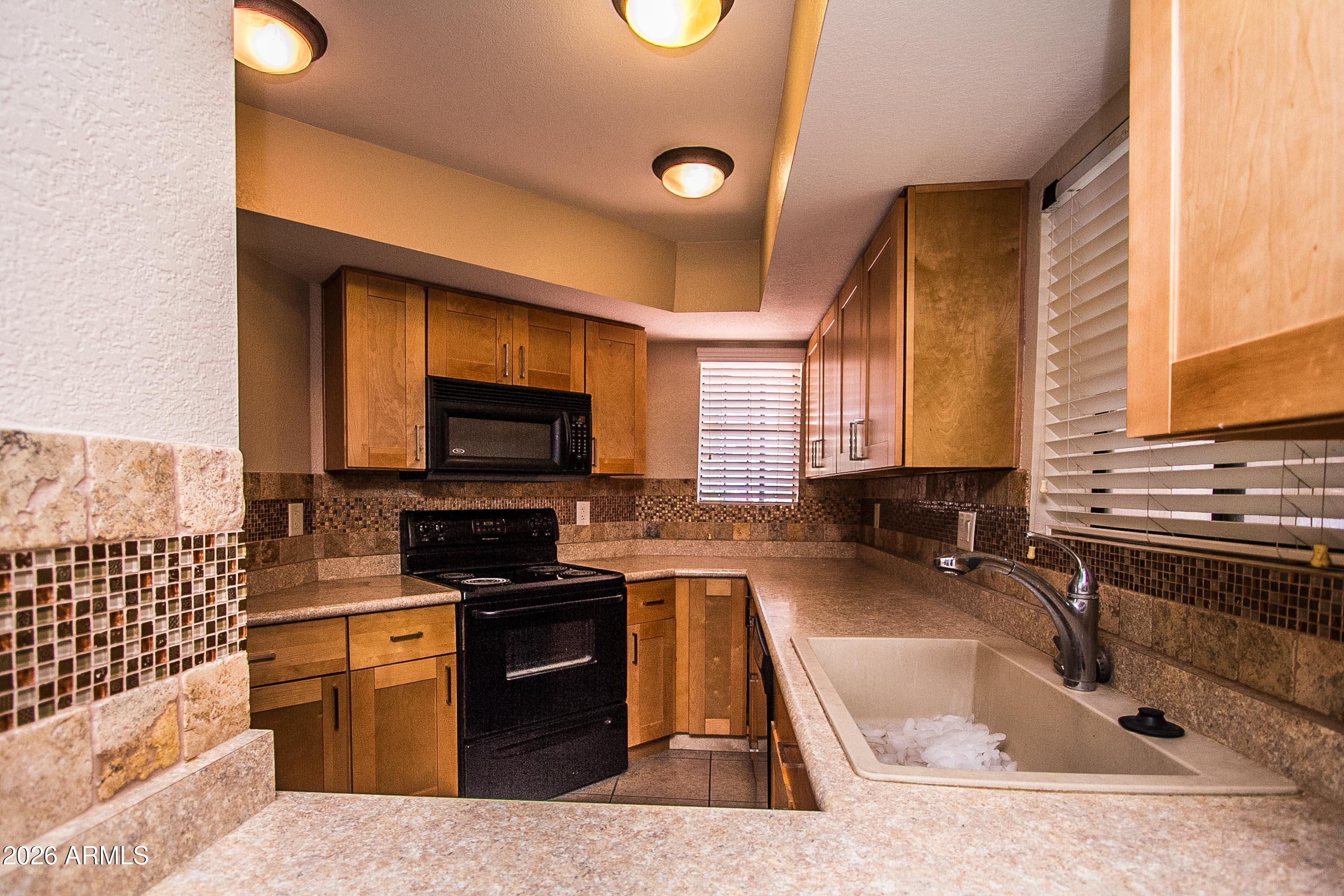 7755 East Thomas Road, Unit 18 Scottsdale, AZ 85251 - Photo 11 of 26 Kitchen