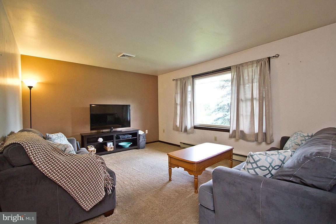 812 Scott Lane Lititz, PA 17543 - Photo 6 of 39 Gallery Image 6