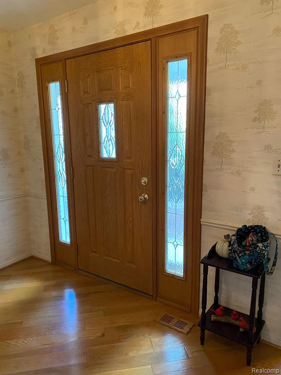 25249 Wykeshire Road Farmington Hills, MI 48336 - Photo 11 of 33