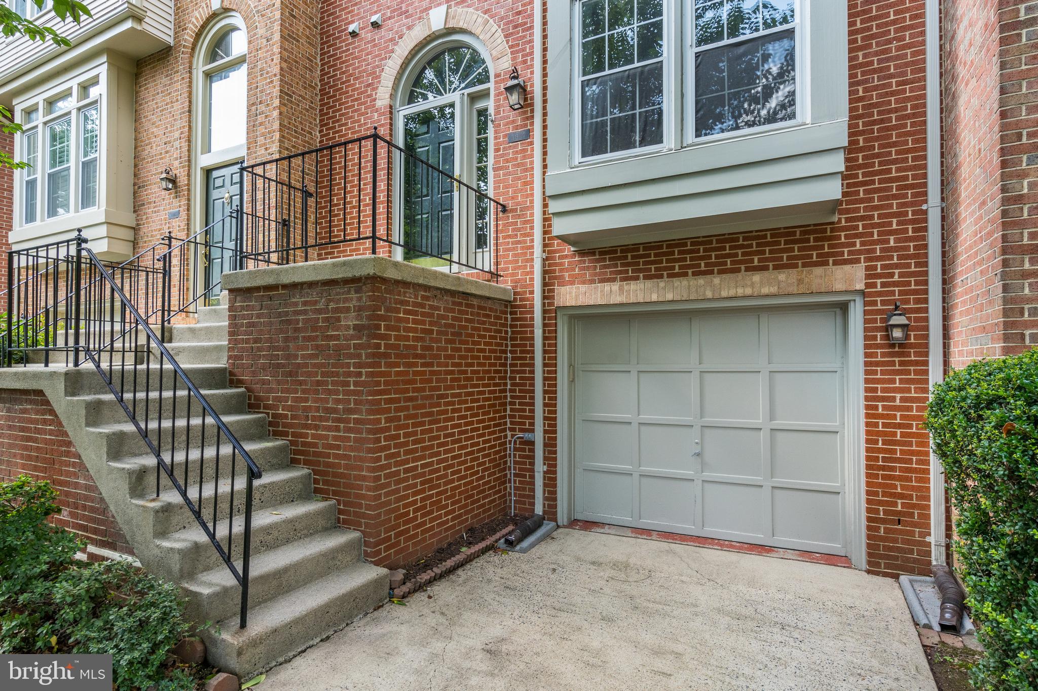 3827 Inverness Road Fairfax, VA 22033 - Photo 3 of 35