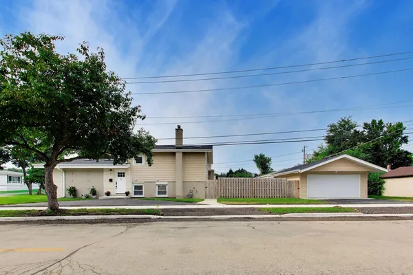 $499,000 | 3 West White Oak Street, Arlington Heights, IL 60005