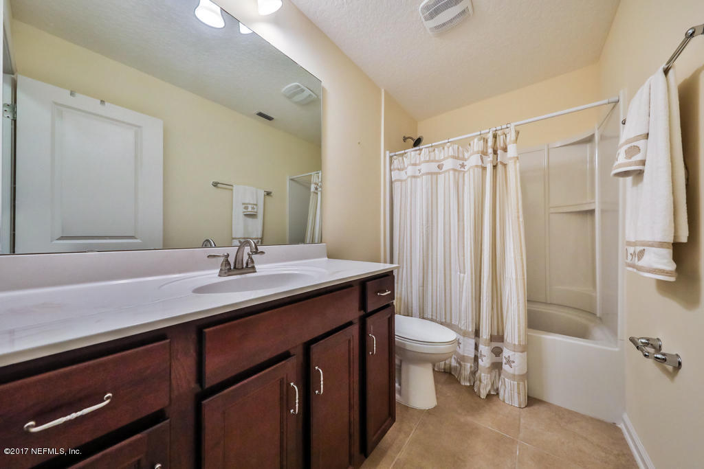 3207 Chestnut Ridge Way Orange Park, FL 32065 - Photo 22 of 26 2nd Bathroom Upstairs
