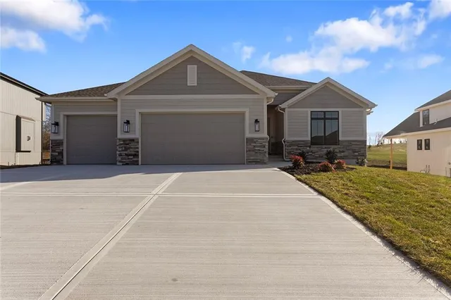 $640,000 | 13541 Northeast 114th Place, Kearney, MO 64060
