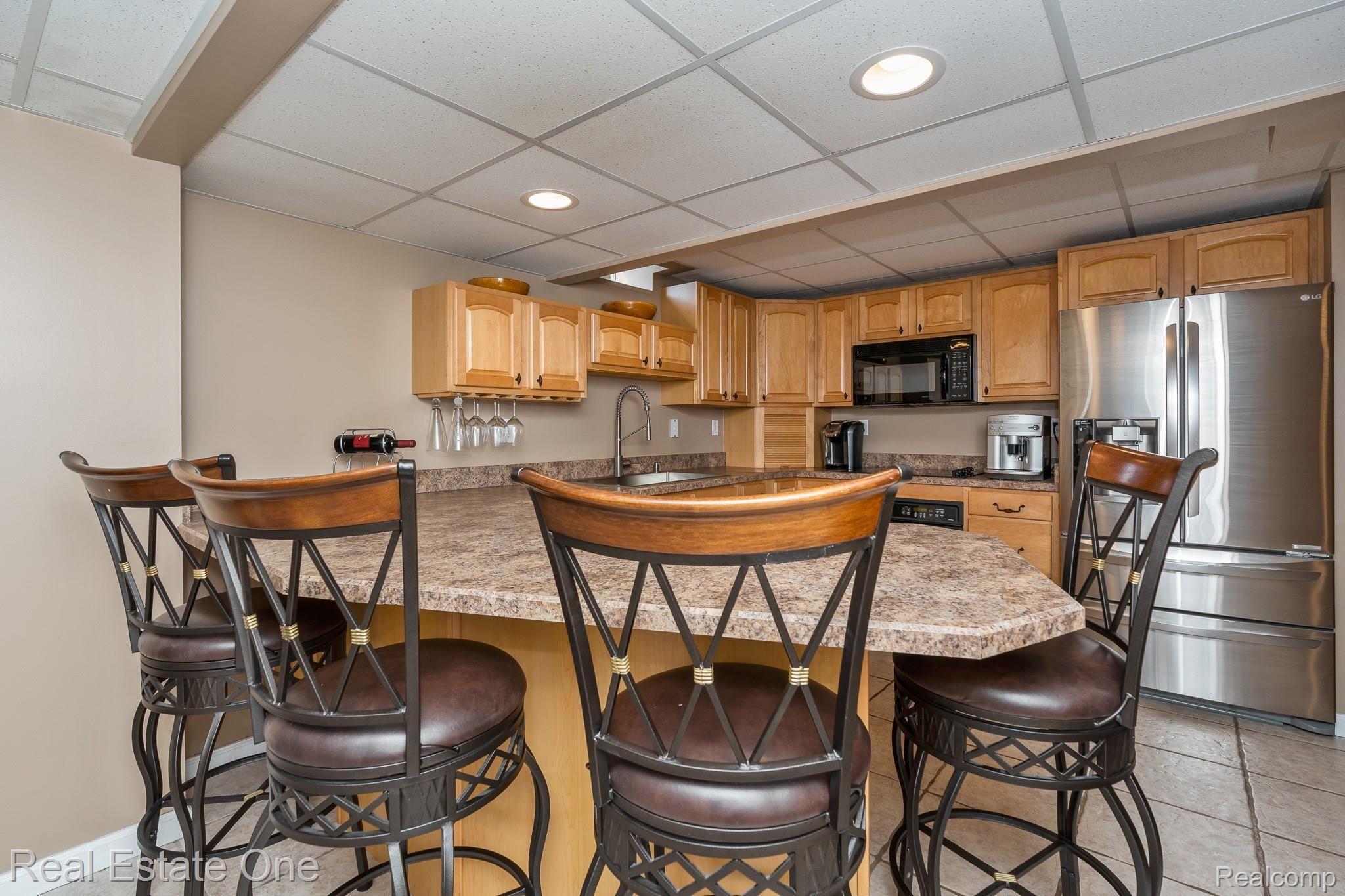 1345 Ross Lane Rochester, MI 48306 - Photo 35 of 61 GREAT KITCHEN FOR ENTERTAINING