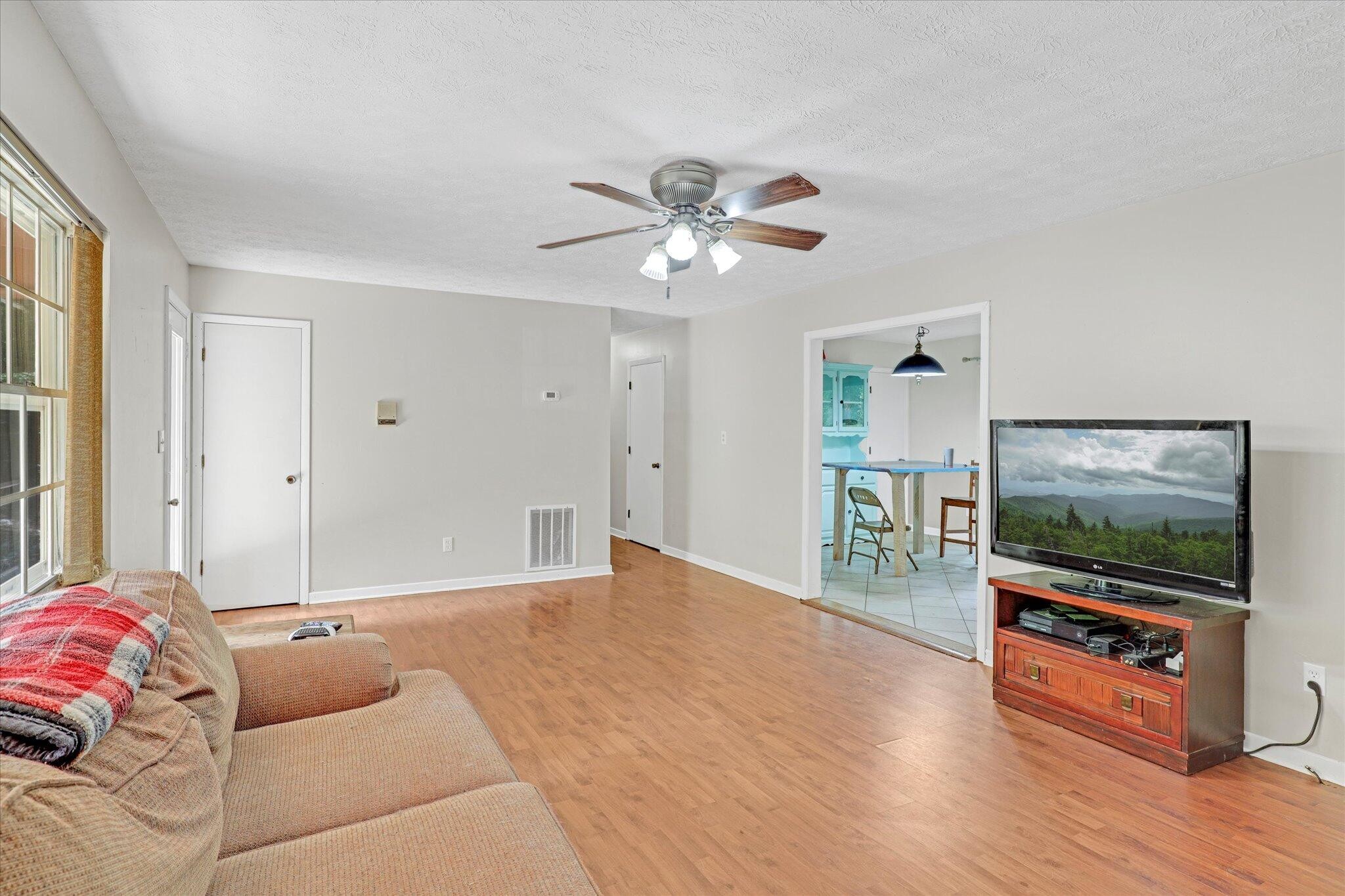 111 Wood Ridge Lane Oak Ridge, TN 37830 - Photo 4 of 27 Gallery Image 4