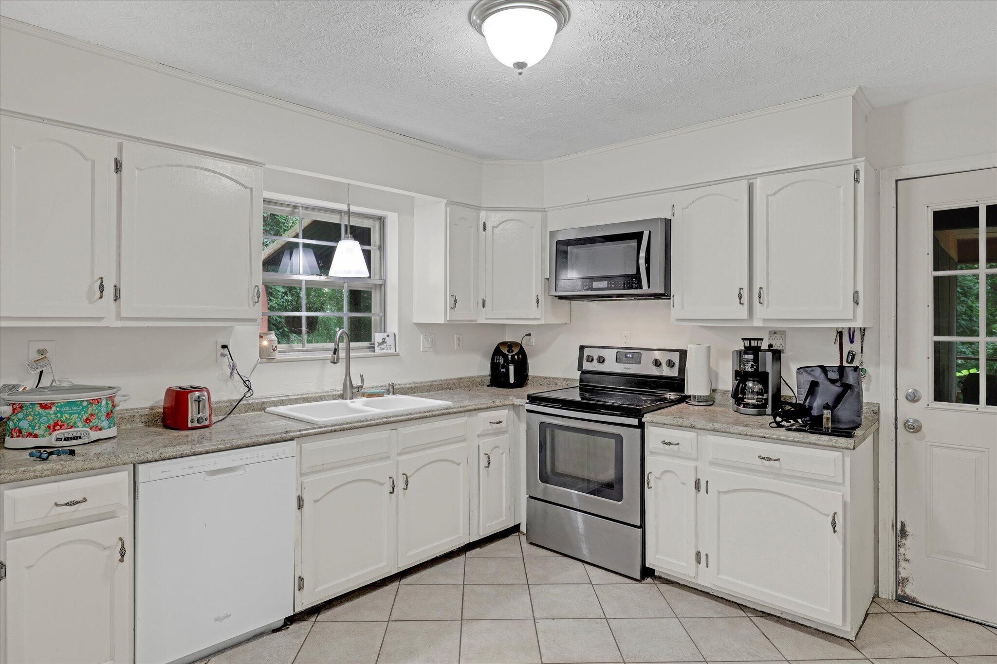 111 Wood Ridge Lane Oak Ridge, TN 37830 - Photo 6 of 27 Gallery Image 6