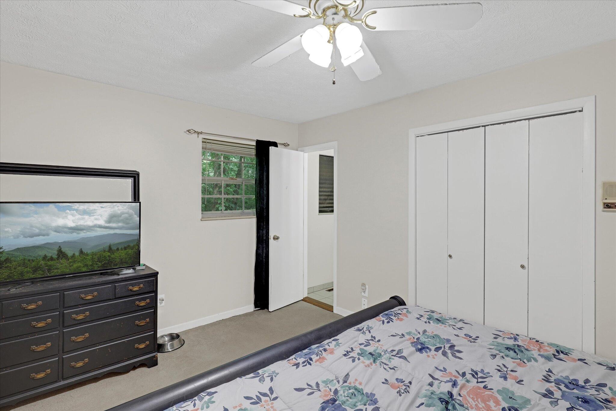 111 Wood Ridge Lane Oak Ridge, TN 37830 - Photo 10 of 27 Gallery Image 10