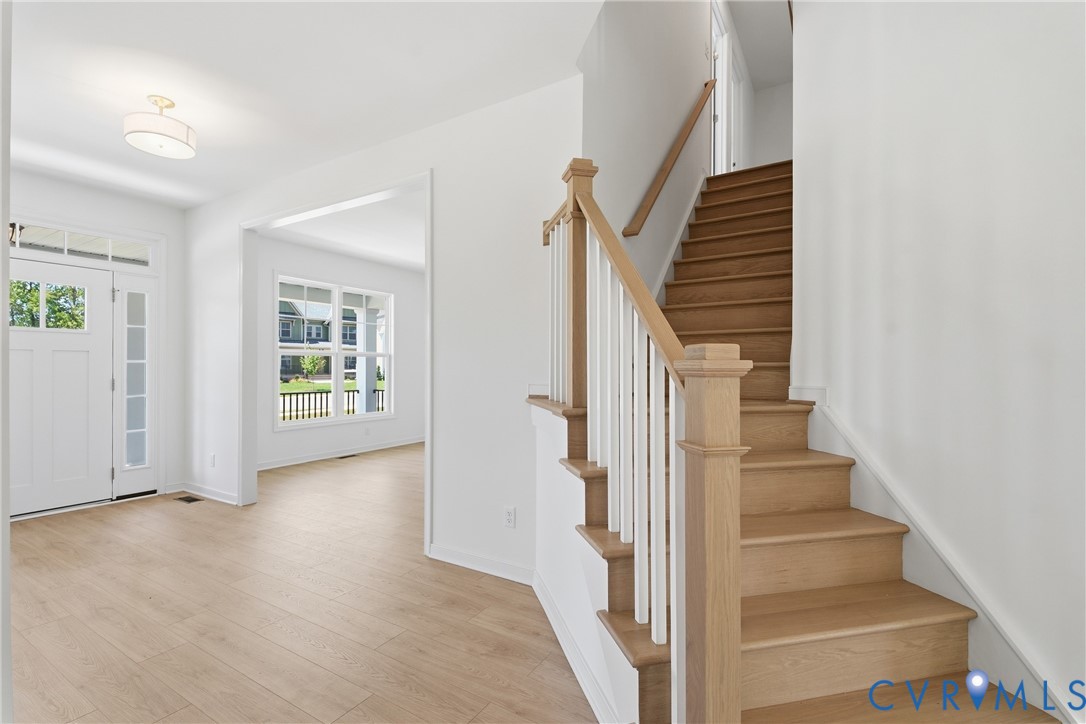 4013 Robins Ridge Drive Moseley, VA 23120 - Photo 6 of 33 Foyer