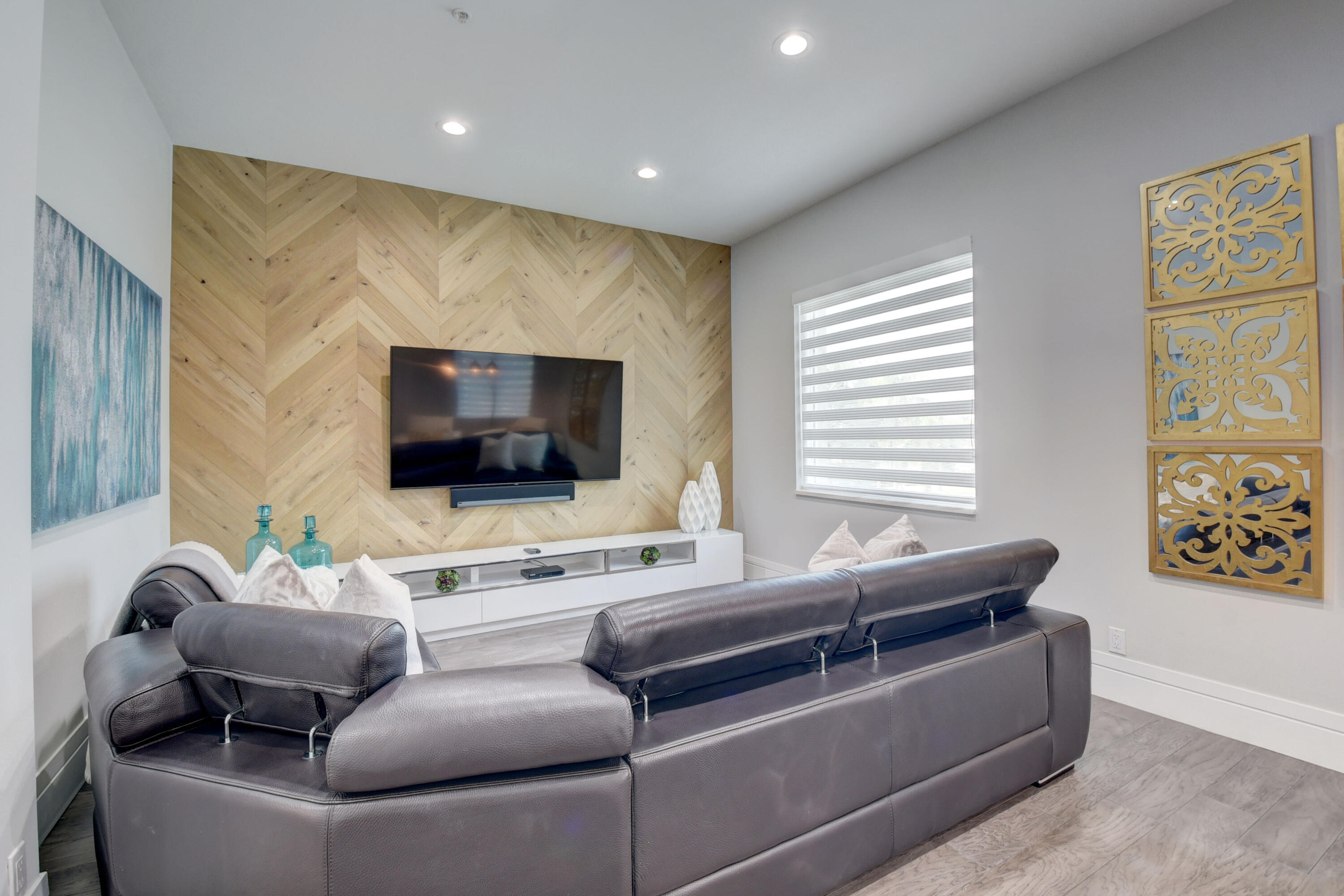 921 Osceola Drive, Unit 4 Boca Raton, FL 33432 - Photo 22 of 46 a living room with furniture and a flat screen tv