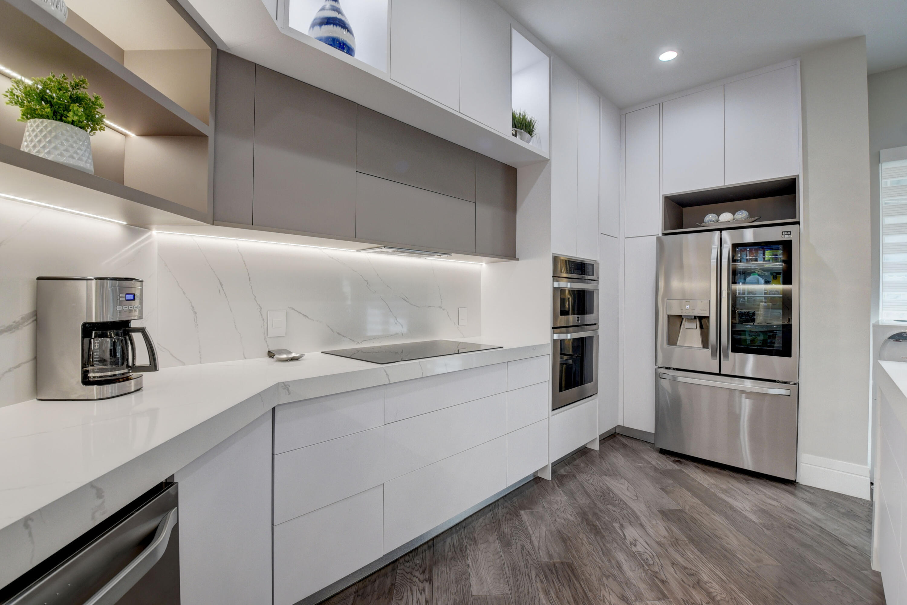 921 Osceola Drive, Unit 4 Boca Raton, FL 33432 - Photo 27 of 46 a kitchen with a sink and refrigerator