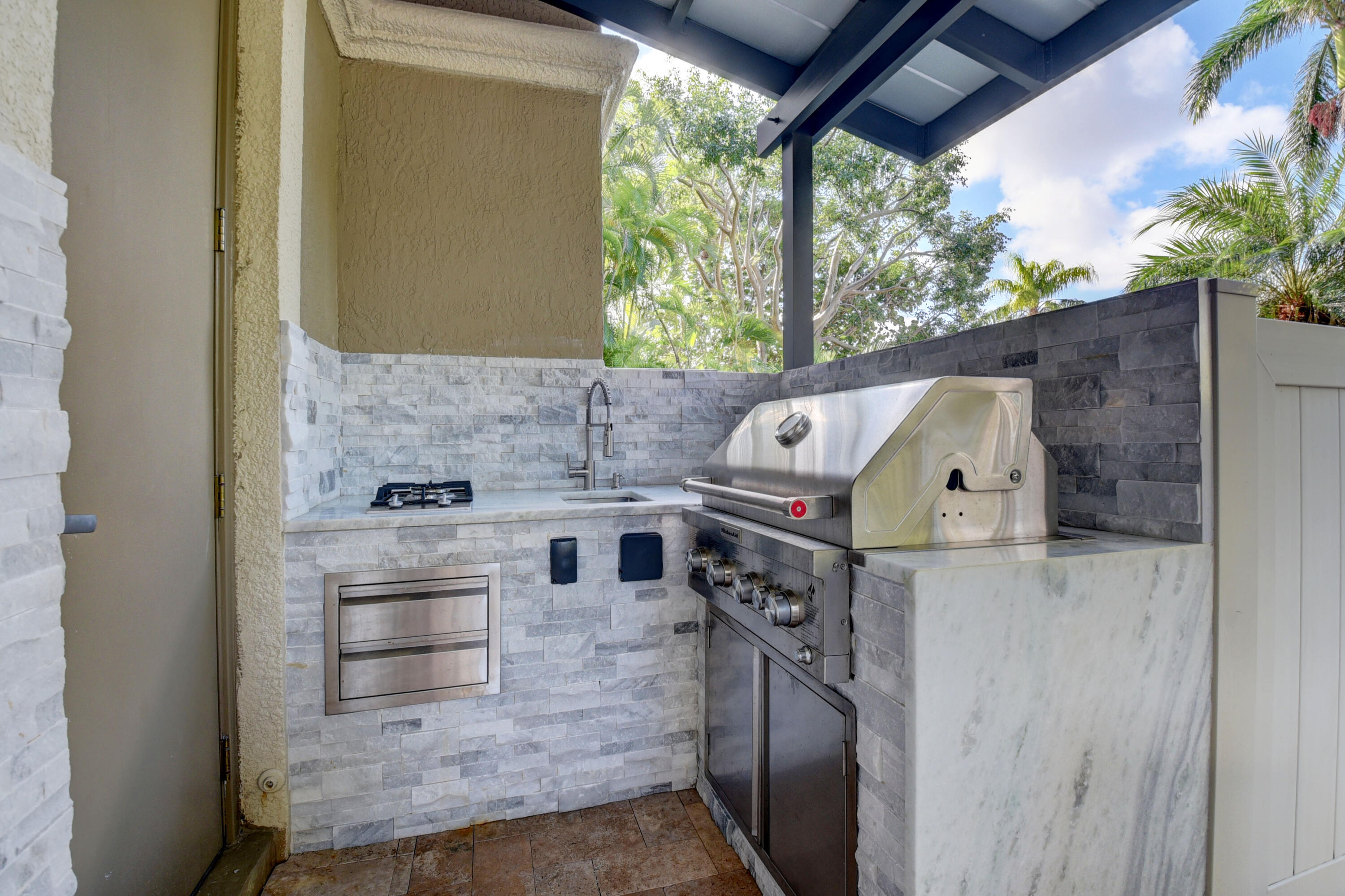 921 Osceola Drive, Unit 4 Boca Raton, FL 33432 - Photo 10 of 46 a view of entryway