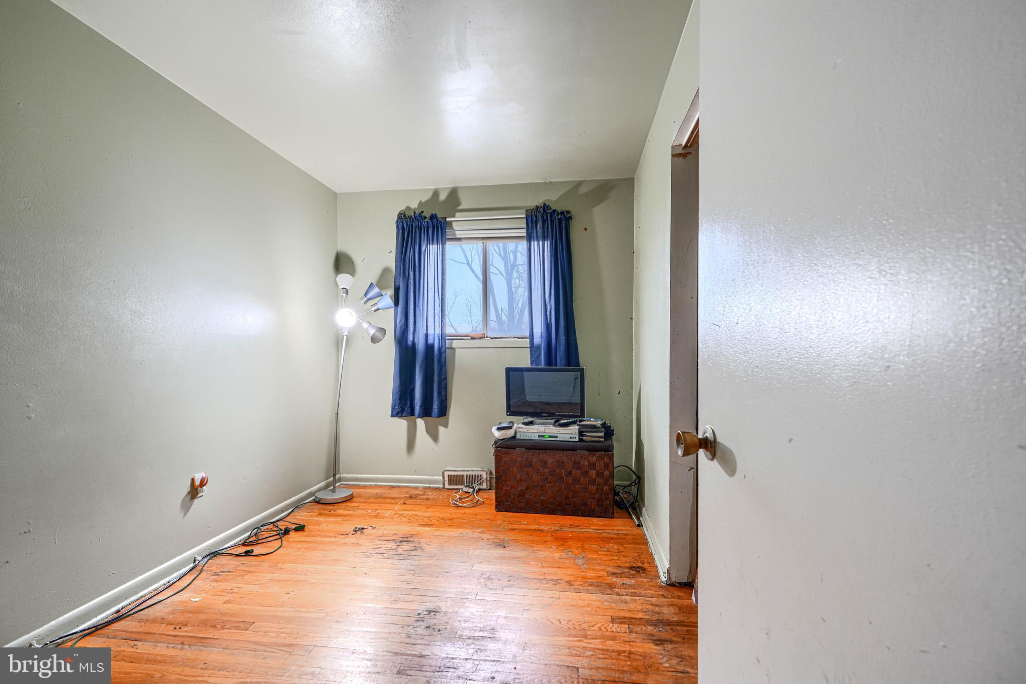 6908 Drylog Street Capitol Heights, MD 20743 - Photo 17 of 38 a view of a livingroom with wooden floor