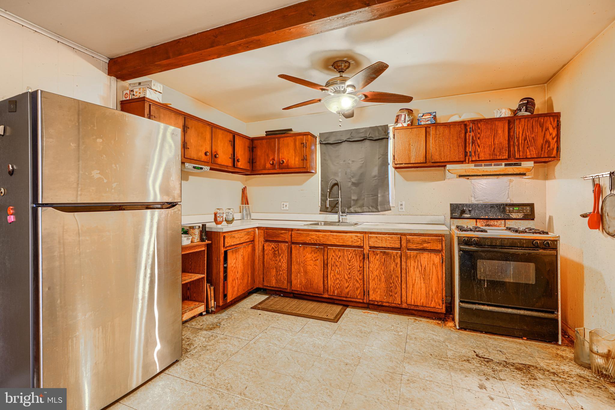 6908 Drylog Street Capitol Heights, MD 20743 - Photo 9 of 38 a kitchen with stainless steel appliances granite countertop a refrigerator a stove and a sink