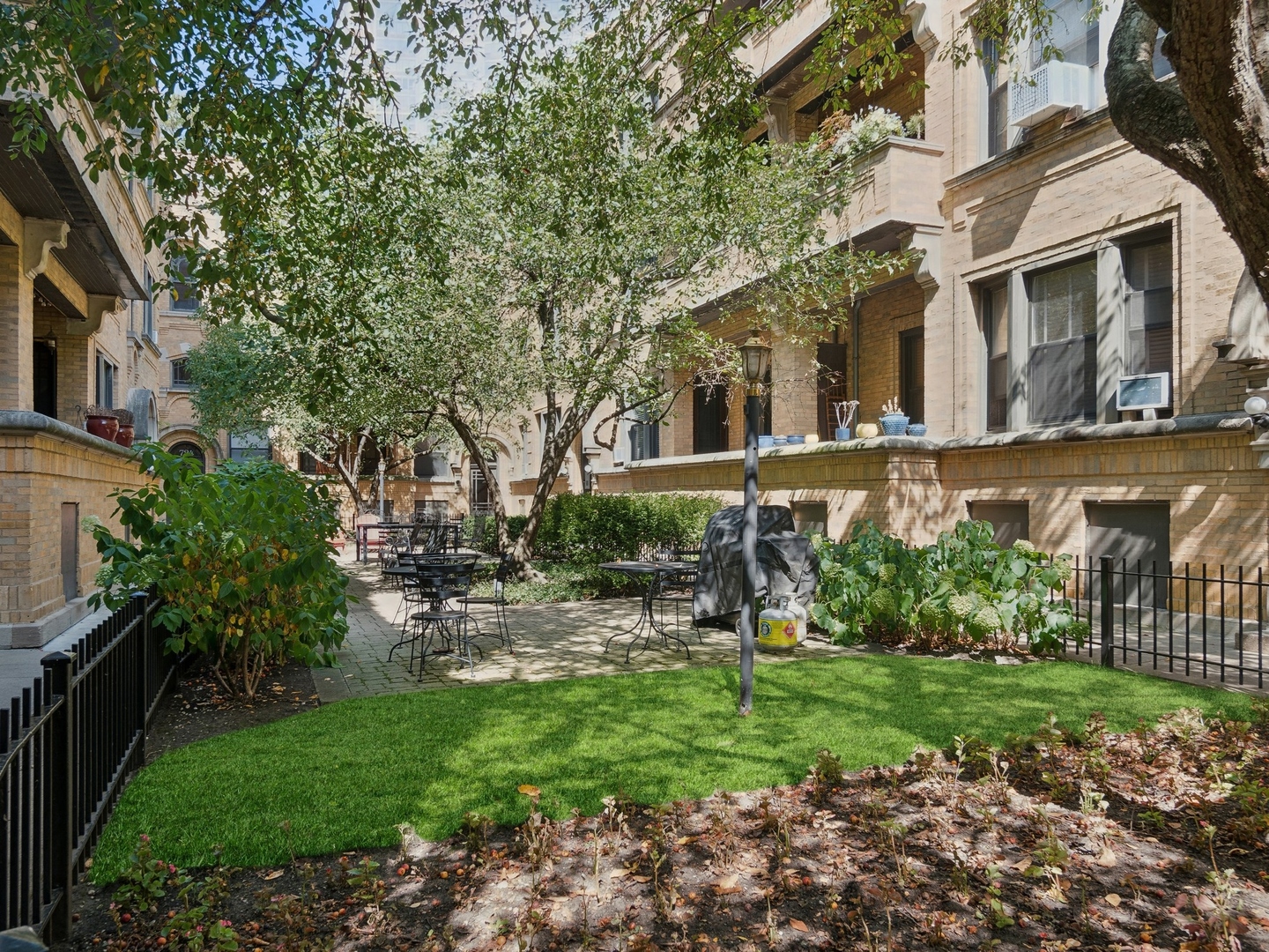 720 West Sheridan Road, Unit 1S Chicago, IL 60613 - Photo 2 of 17