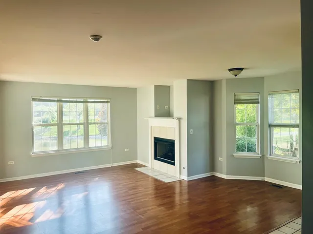 $2,100 | 2947 Rutland Circle, Unit 101, Naperville, IL 60564