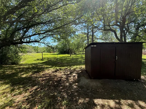 $480,000 | 155 County Road 133, Alvin, TX 77511
