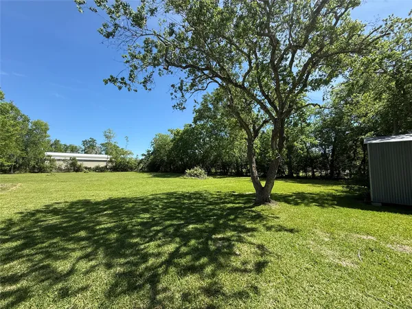 $480,000 | 155 County Road 133, Alvin, TX 77511