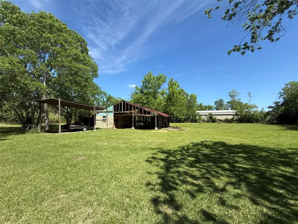 $480,000 | 155 County Road 133, Alvin, TX 77511