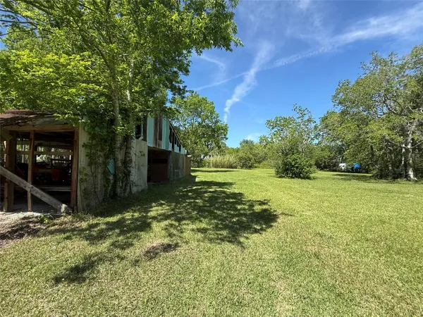 $480,000 | 155 County Road 133, Alvin, TX 77511