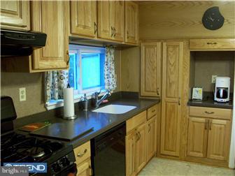 359 Keats Road Huntingdon Valley, PA 19006 - Photo 4 of 10 Gallery Image 4