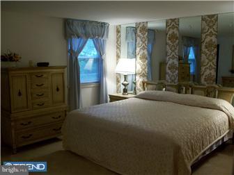 359 Keats Road Huntingdon Valley, PA 19006 - Photo 5 of 10 Gallery Image 5
