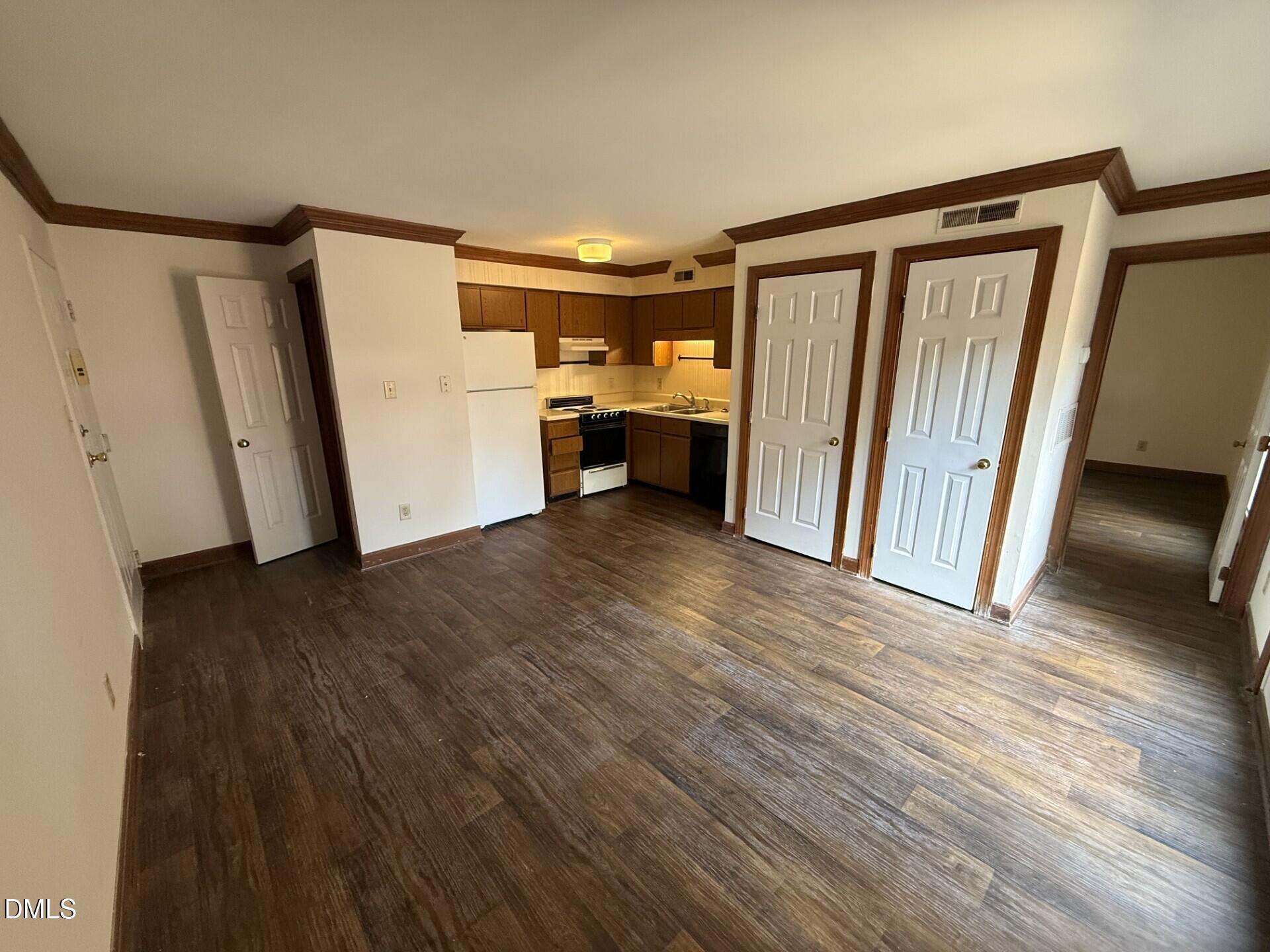 3603 Helix Court, Unit 101 Raleigh, NC 27606 - Photo 3 of 11 b3760dd3-be5a-44f0-9c64-7a1d29434c3c
