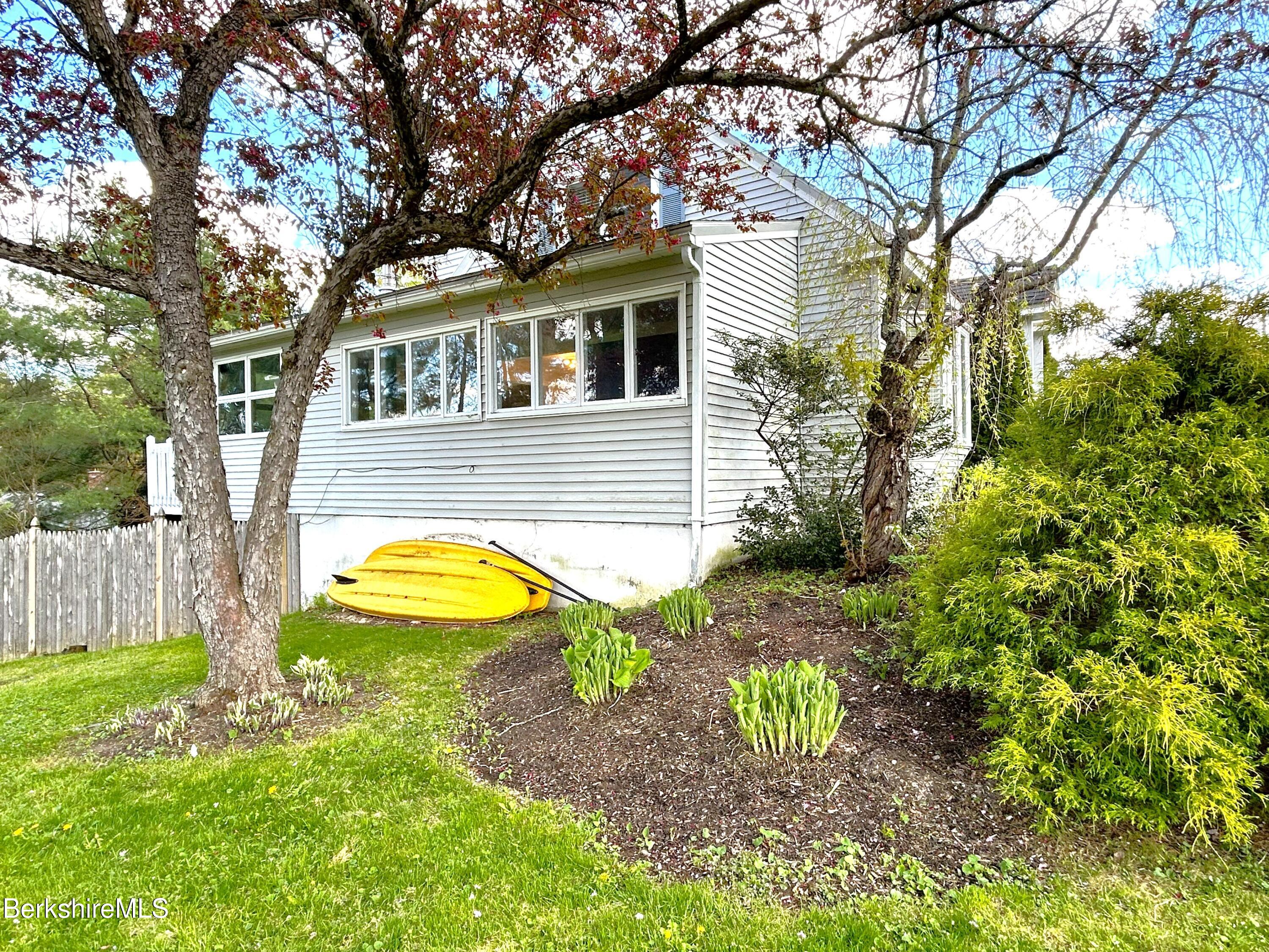 68 Ridge Avenue Pittsfield, MA 01201 - Photo 4 of 56 IMG_0079