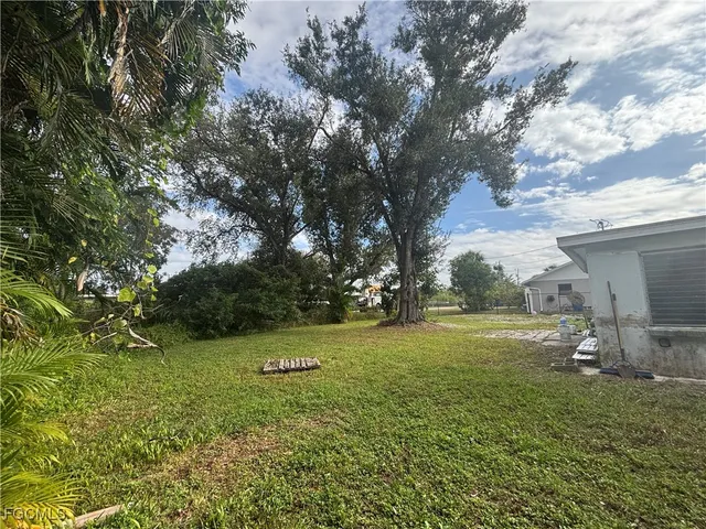 $1,000 | 716 Pondella Road, Fort Myers, FL 33903
