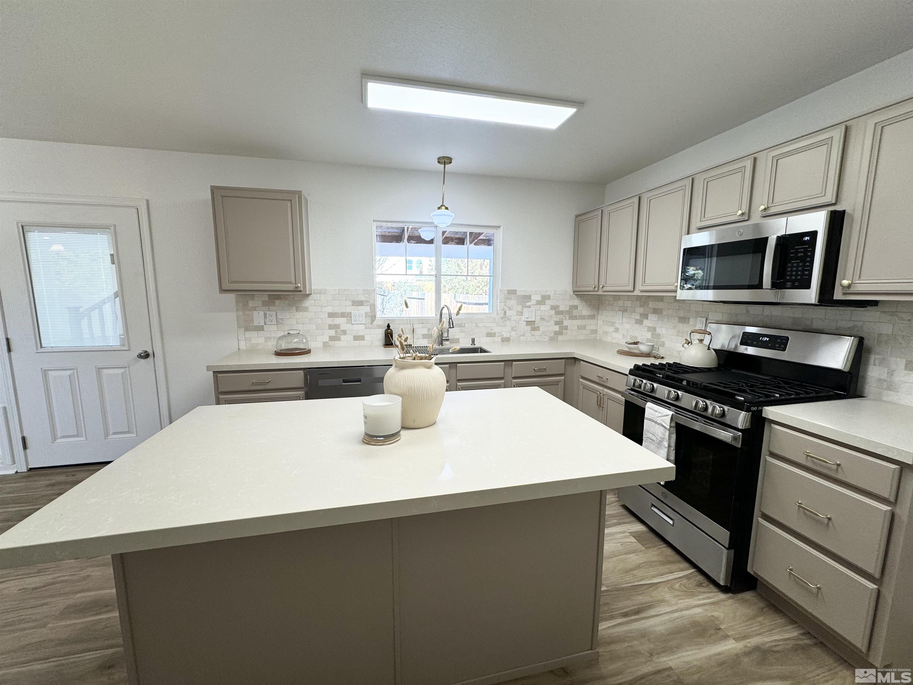 7741 Welsh Drive Reno, NV 89506 - Photo 8 of 27 Photo 8