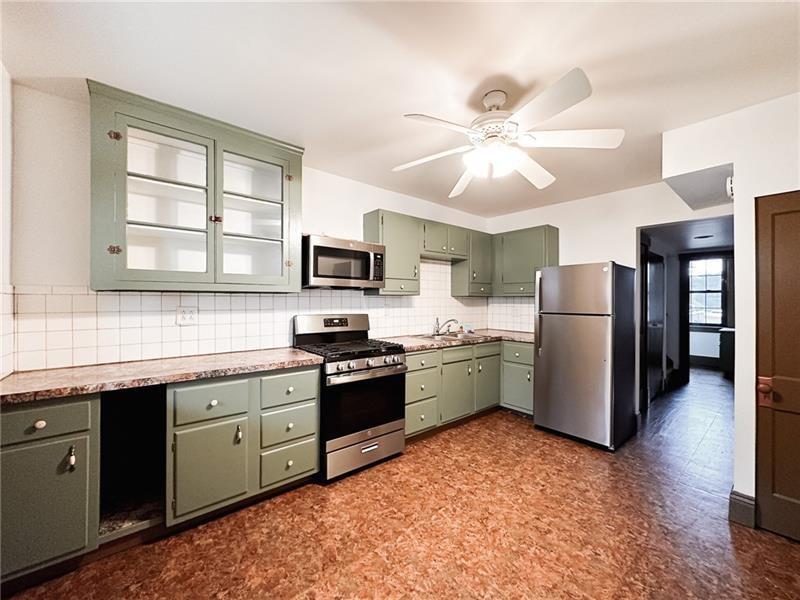 818 Beaver Road Ambridge, PA 15003 - Photo 20 of 36 Unit 2 KITCH